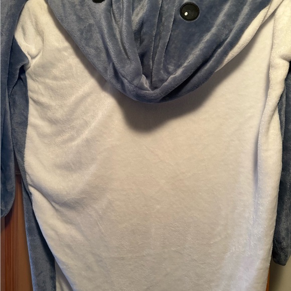 Shark Hooded Blanket in Blue and White - Picture 3 of 3